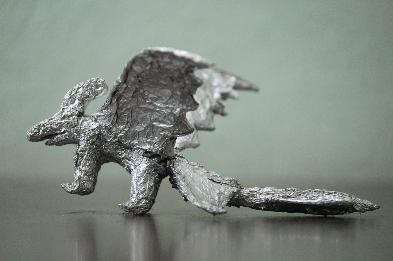 Zwart-wit aluminium fotokunst siert moderne woonkamer