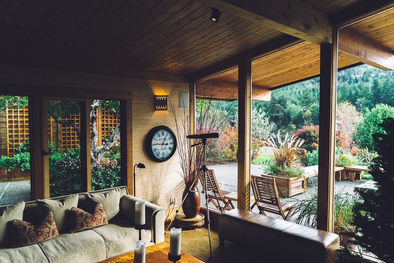 Voorjaar: Carport omgetoverd tot tuinkamer. Voorjaar: Carport omgetoverd tot tuinkamer.
