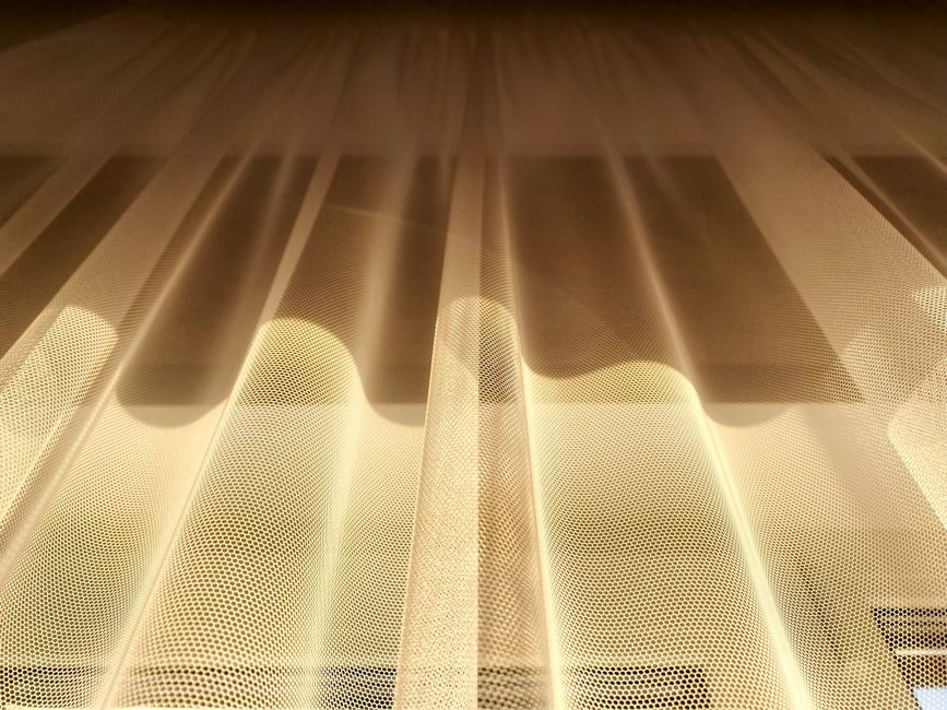 Geavanceerde zonweringstechnologie optimaliseert energie-efficiëntie. Geavanceerde zonweringstechnologie optimaliseert energie-efficiëntie.