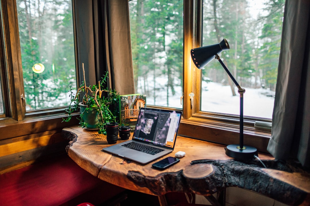 Creëer een thuiskantoor met herfstinspiratie voor focus en comfort