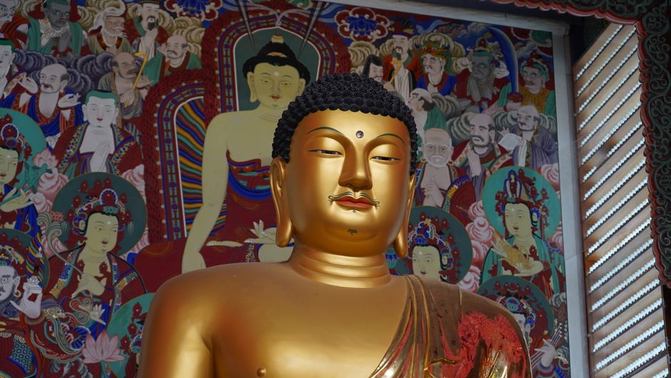 Buddha schilderijen combineren met feng shui voor een serene woonkamer